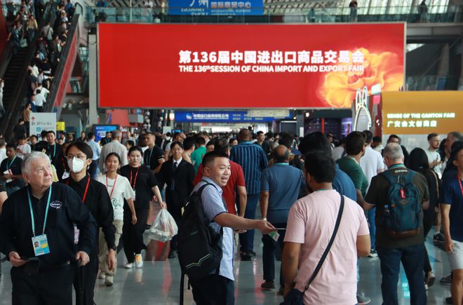 上午谈生意下午逛工厂!肇企开启全球“抢单”模式(图6) 上午谈生意下午逛工厂!肇企开启全球“抢单”模式(图6)