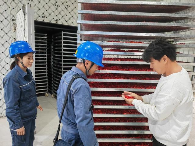 兴仁供电局:“电能替代”升级奏响冬季“椒”响曲(图3) 兴仁供电局:“电能替代”升级奏响冬季“椒”响曲(图3)